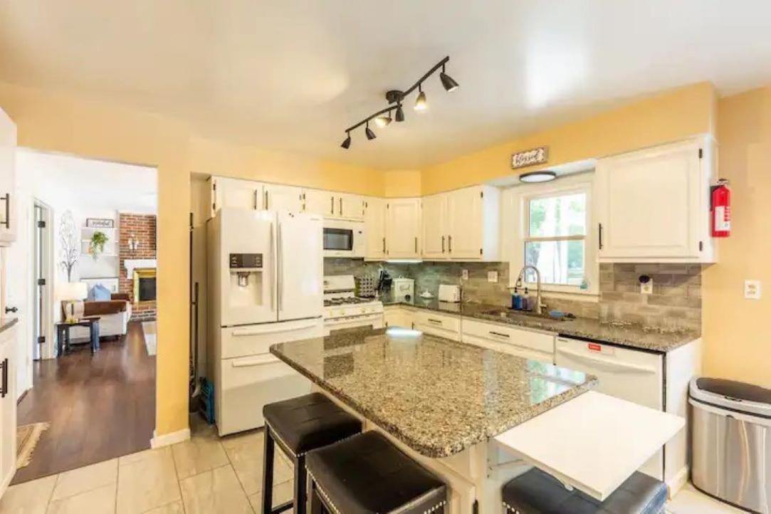 Lrge 5 Bedroom 9 Beds Near Dc-Pool, Hot Tub, Gym, Game Rm, Fire Pit Bowie Buitenkant foto
