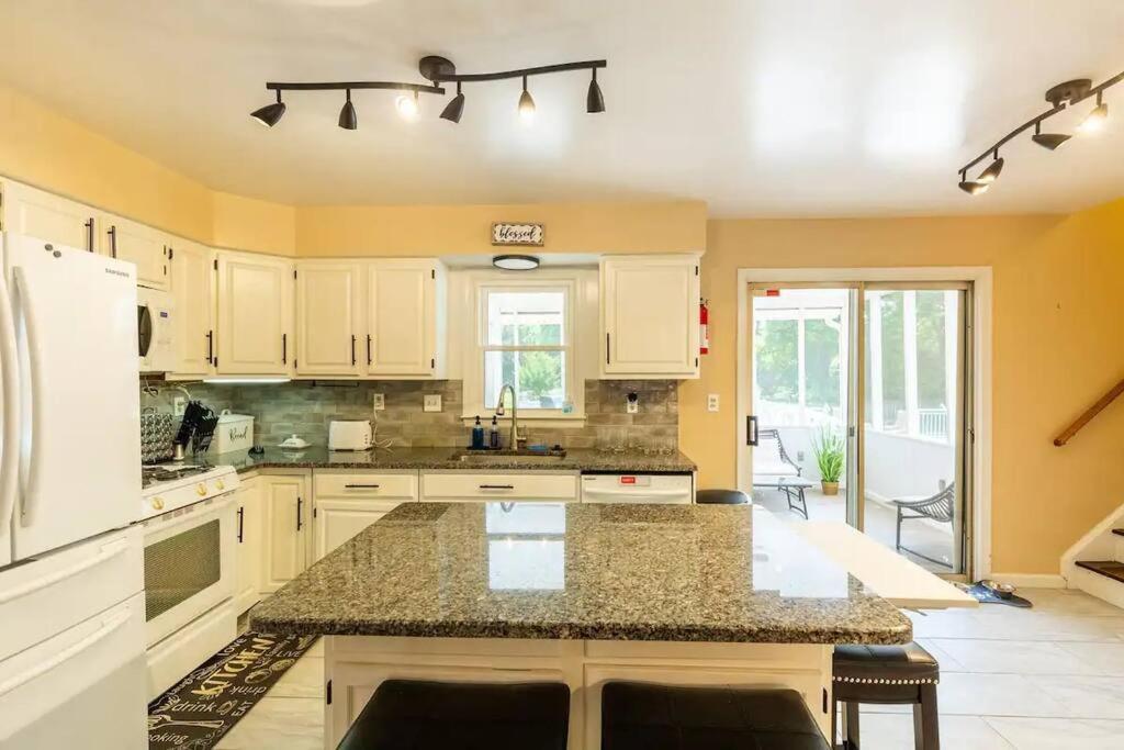 Lrge 5 Bedroom 9 Beds Near Dc-Pool, Hot Tub, Gym, Game Rm, Fire Pit Bowie Buitenkant foto